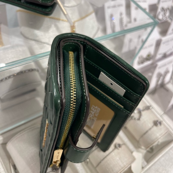 MICHAEL KORS Jet Set Medium Woven  Bifold  Zip CN Wallet
Moss
NWT - Picture 6 of 16
